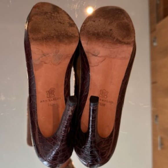 Pre-Loved Ann Taylor Brown Crocodile Print Leather Pumps - Women's Size 7.5 - Picture 7 of 7